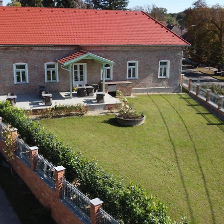 Kira Panzio Bed & Breakfast Lengyeltoti ภายนอก รูปภาพ