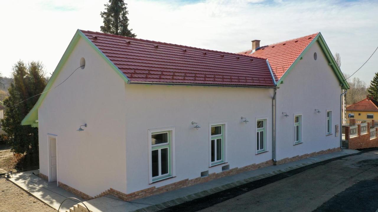 Kira Panzio Bed & Breakfast Lengyeltoti ภายนอก รูปภาพ