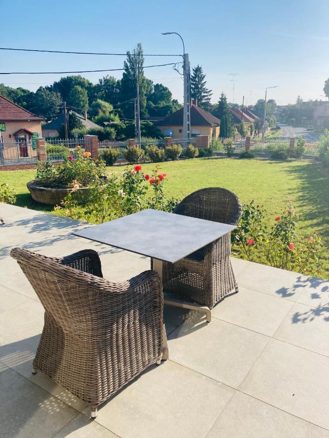 Kira Panzio Bed & Breakfast Lengyeltoti ภายนอก รูปภาพ