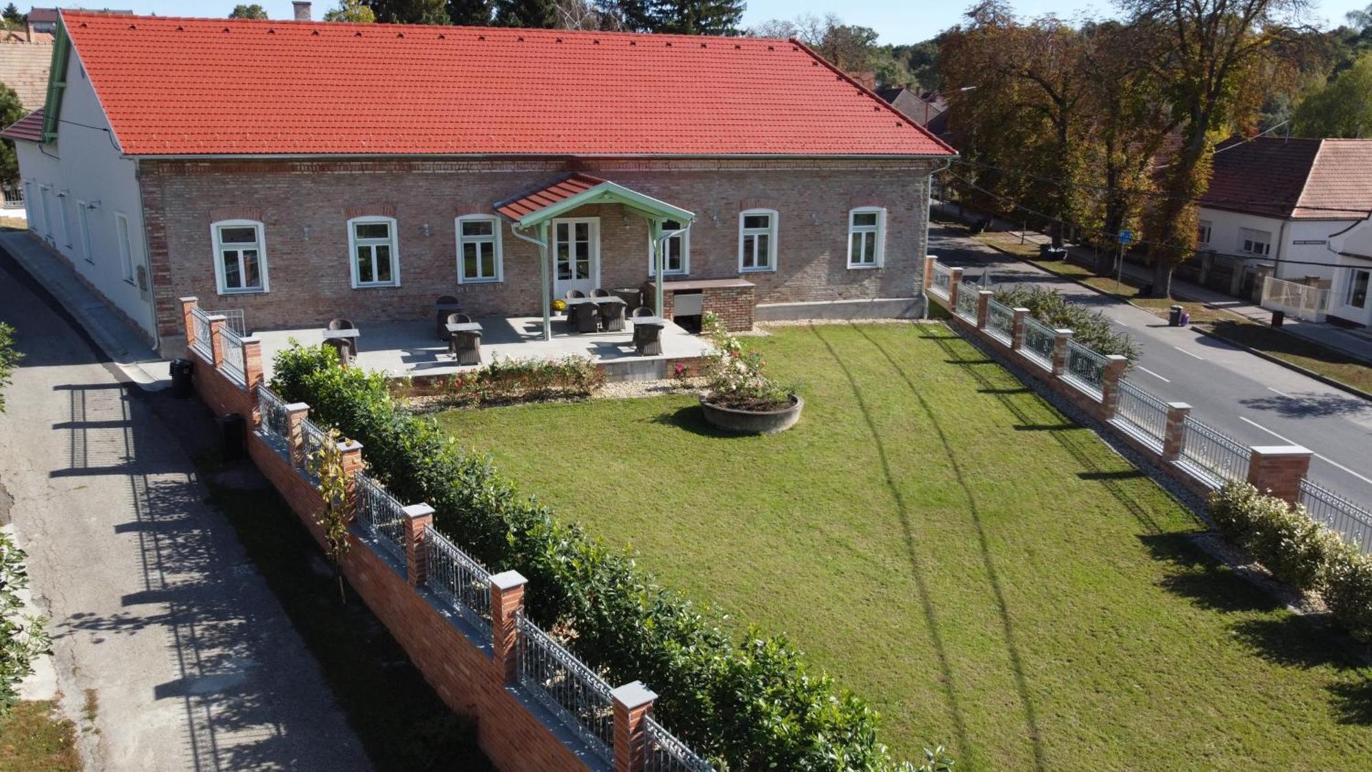 Kira Panzio Bed & Breakfast Lengyeltoti ภายนอก รูปภาพ